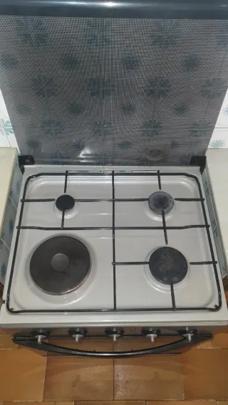 Cocina Mixta Gas y Horno Eléctrico