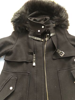 Abrigo mujer con capucha y pelo