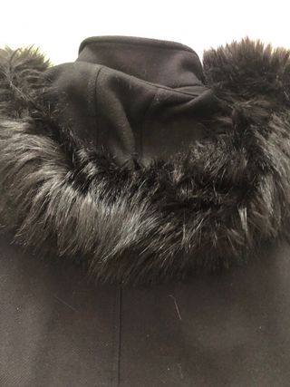 Abrigo mujer con capucha y pelo