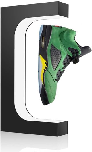 Expositor Levitante Zapatillas Luz LED con mando.