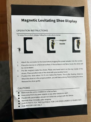 Expositor Levitante Zapatillas Luz LED con mando.