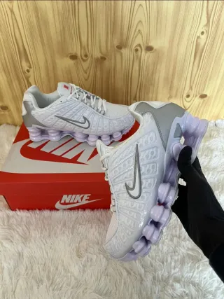 Nike Shox Blancas y Negras