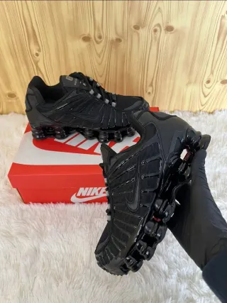 Nike Shox Blancas y Negras