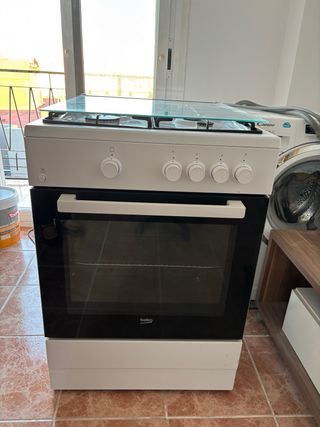 Cocina de gas Beko con horno