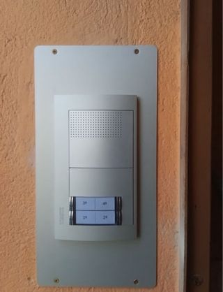 Técnico Inst. Eléctricas & Telecomunicaciones.