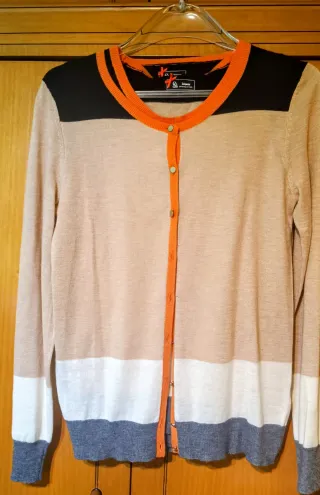 Conjunto suéter y chaqueta sin mangas