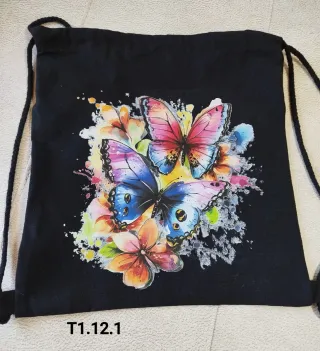 Mochilas negras con estampado de mariposas
