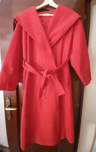Abrigo paño rojo