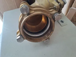 Codo de latón de diámetro 75 para polietileno