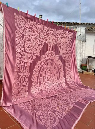 Colcha antigua de seda preciosa