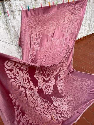 Colcha antigua de seda preciosa