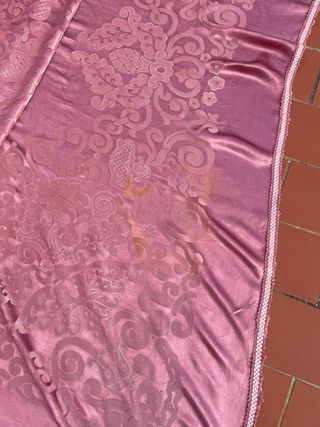 Colcha antigua de seda preciosa