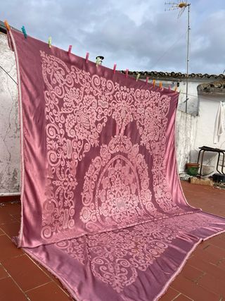 Colcha antigua de seda preciosa