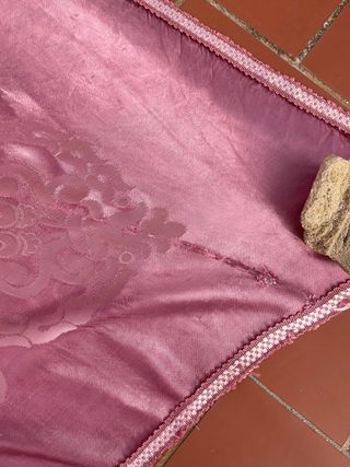 Colcha antigua de seda preciosa