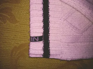 Jersey crema tejido rombos cuello alto