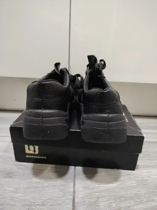 Zapatos de trabajo negros