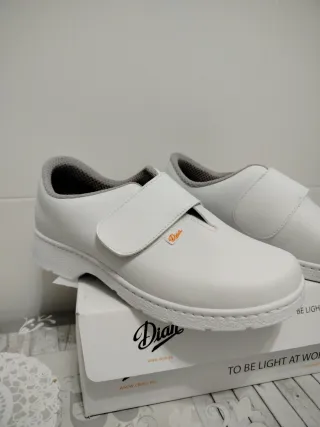 Zapatos de trabajo blancos Dian
