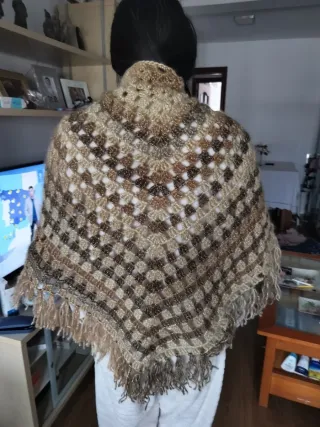 Chaqueta tejida marrón y dorada