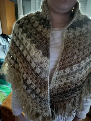 Chaqueta tejida marrón y dorada