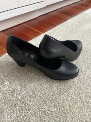 Zapatos de piel Talla 37 Negros