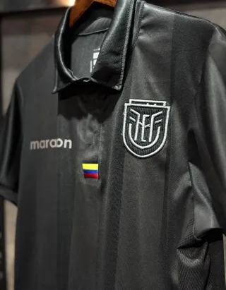 Camiseta Ecuador negra DA-M