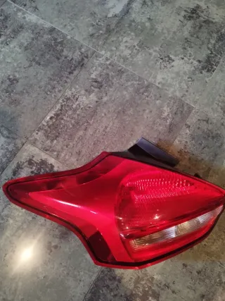 Piloto Ford Focus Trasero Izquierdo