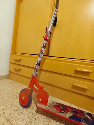 Patinete Spiderman Rojo