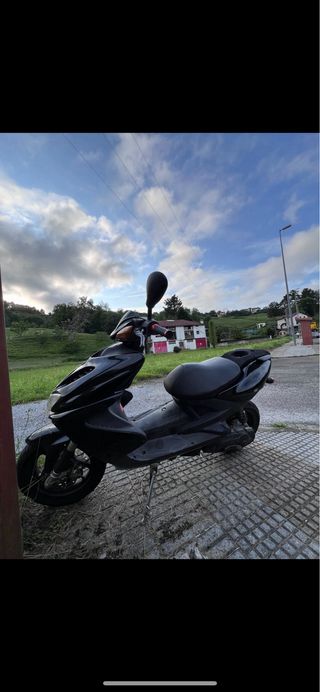Yamaha Aerox Negra