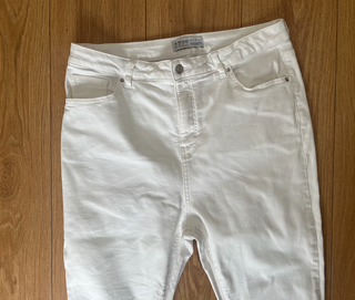 Pantalon vaquero pitillo blanco mujer