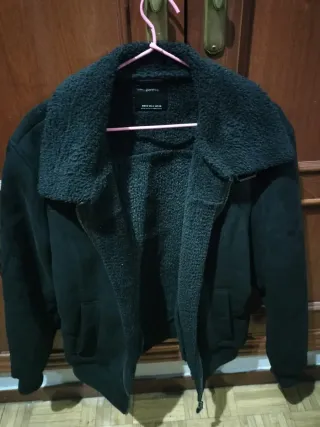 Cazadora Bershka Negra Talla M