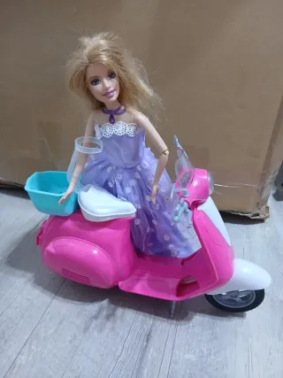 Moto Barbie rosa con cesta