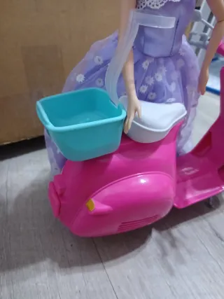 Moto Barbie rosa con cesta