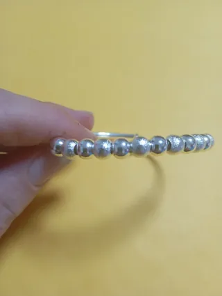 Pulsera de plata con bolitas