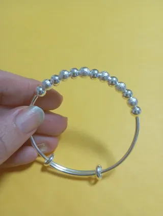 Pulsera de plata con bolitas
