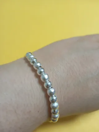 Pulsera de plata con bolitas