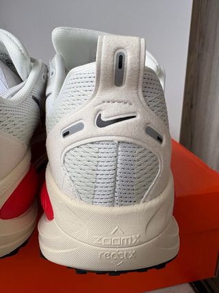 Nike Vomero 18 - Zapatillas Running Blancas Rojas