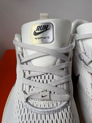 Nike Vomero 18 - Zapatillas Running Blancas Rojas