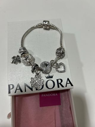 Pulsera Pandora con charms plata y circonita