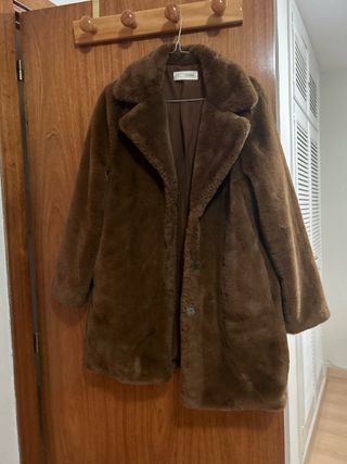 Abrigo piel sintética marrón talla única