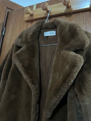 Abrigo piel sintética marrón talla única