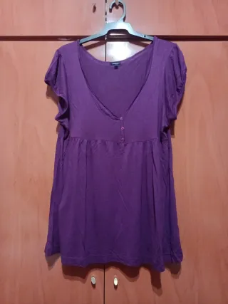 Blusa morada con botones