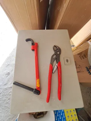 Juego de llaves y alicates