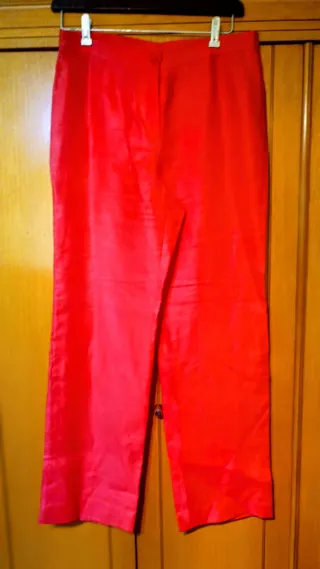 Pantalón rojo elegante