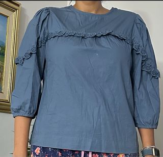 Blusa azul Primark con volantes