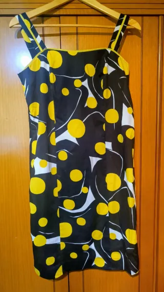 Vestido informal negro y amarillo