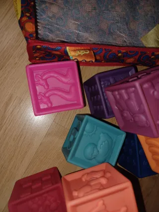 Cubos de goma apilables para bebés