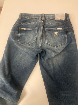 Pantalón vaquero Guess azul talla 27.  S 36-38.