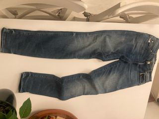 Pantalón vaquero Guess azul talla 27.  S 36-38.