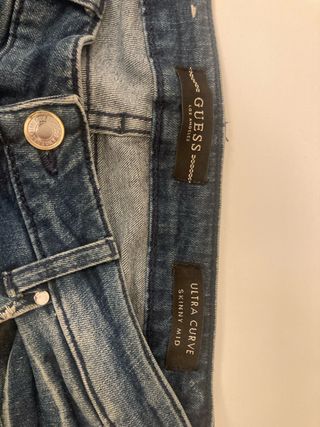 Pantalón vaquero Guess azul talla 27.  S 36-38.