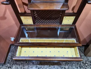 Mueble de recibidor clásico